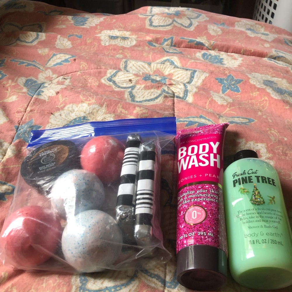 Body Wash & Pine Tree Shower Gel Duo - Pink & Green